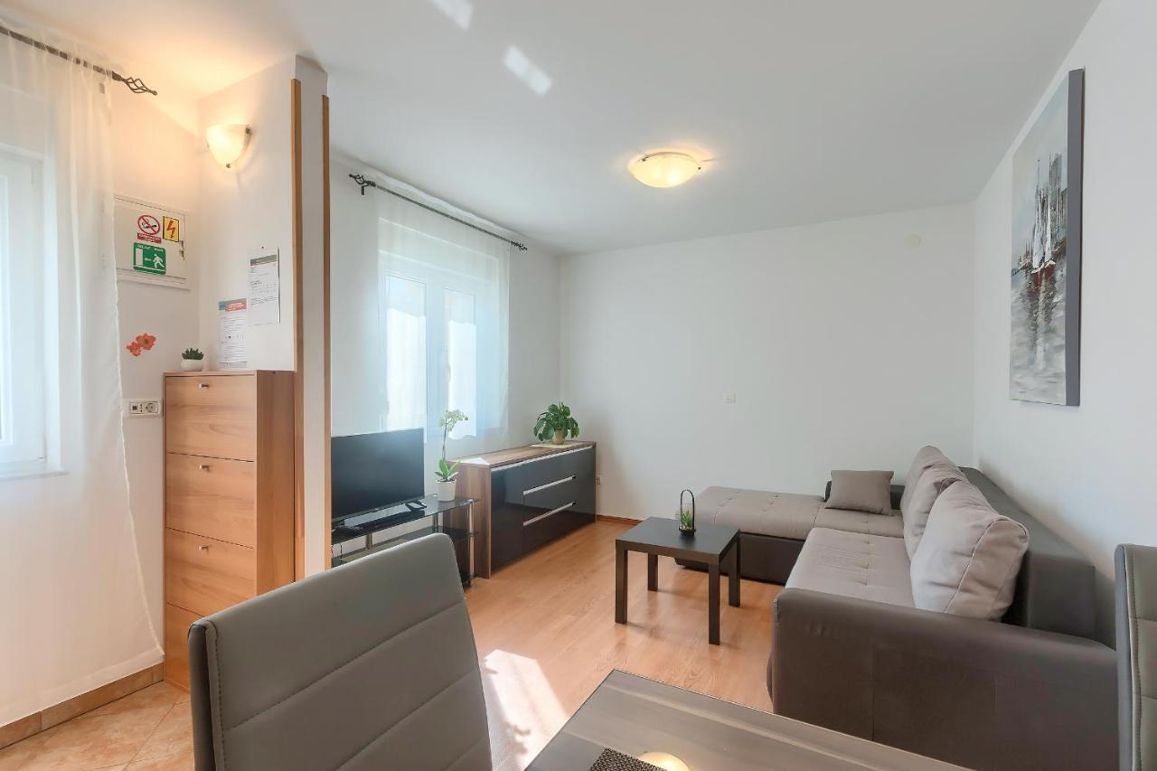Apartments Gilly 1 Premantura Extérieur photo