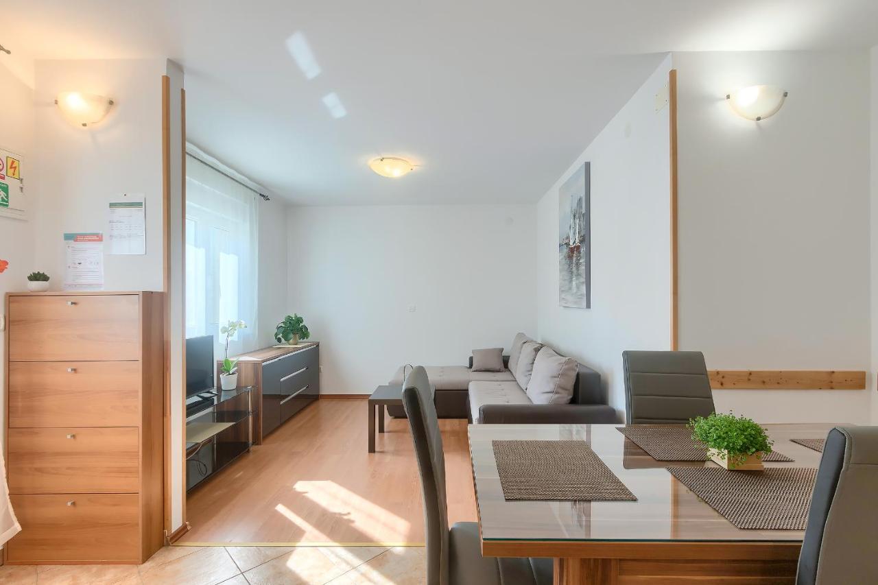 Apartments Gilly 1 Premantura Extérieur photo