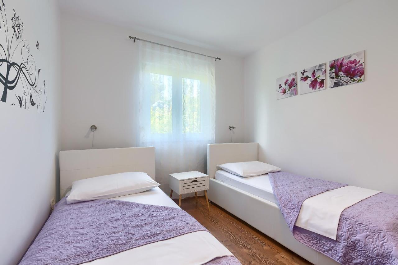 Apartments Gilly 1 Premantura Extérieur photo